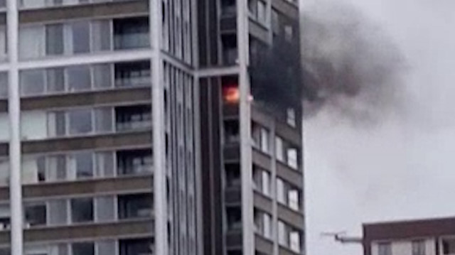 Londra’da 30 katlı binada yangın