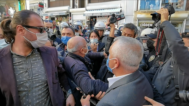 Uyarılara aldırmayan HDP'liler ile polisler arasında arbede yaşandı. 
