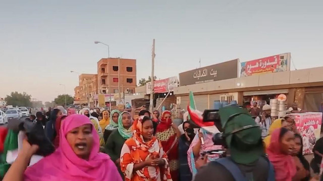 Sudan'da sivil yönetim talep eden halk protestolara devam ediyor