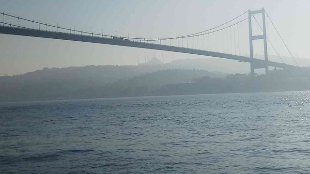 İstanbul Boğazı’nda sis etkisini gösterdi.  