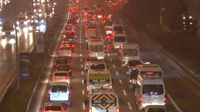 İstanbul’da haftanın ilk iş gününde sis trafiği vurdu: Yoğunluk yüzde 60’ı gördü