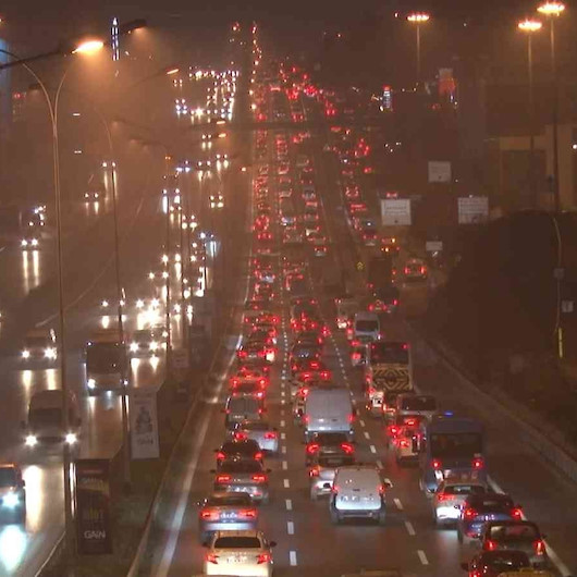İstanbul’da sis: Trafik yoğunluğu yüzde 45’i gördü