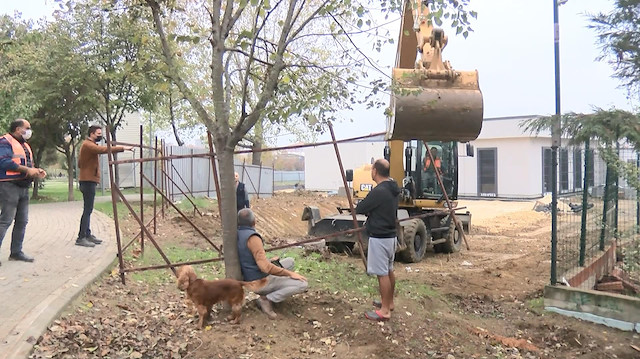 Büyükçekmece Mimaroba Mahallesi'nde bulunan Atatürk Parkı'nın yanına, Büyükçekmece Belediyesi tarafından nikah salonu inşa ediliyor. Nikah salonuna ulaşım için ise parka yol yapımına başlandı. Planın değiştirilerek evlerinin hemen yanından düğün konvoylarının geçişi için yol geçirilmesine ve ağaçların kesilmesine tepki gösteren mahalle sakinleri eylem yaptı.
