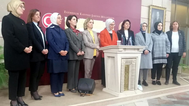 AK Parti’li kadın milletvekilleriyle Meclis’te basın toplantısı düzenledi.
