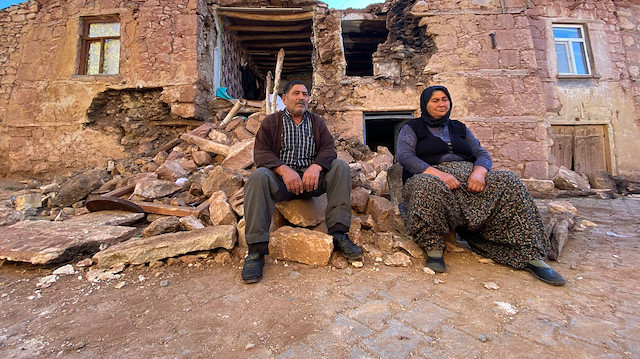 Konya'daki depremde çok sayıda ev hasar gördü. 
