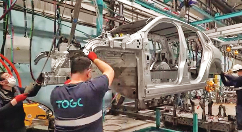 TOGG, geçtiğimiz günlerde sosyal medya hesabındann ilk kez üretim bandından görüntüler yayınladı.
