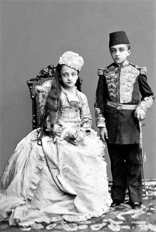 Şehzade Abdülmecid Efendi ve kız kardeşi Nazime Sultan 