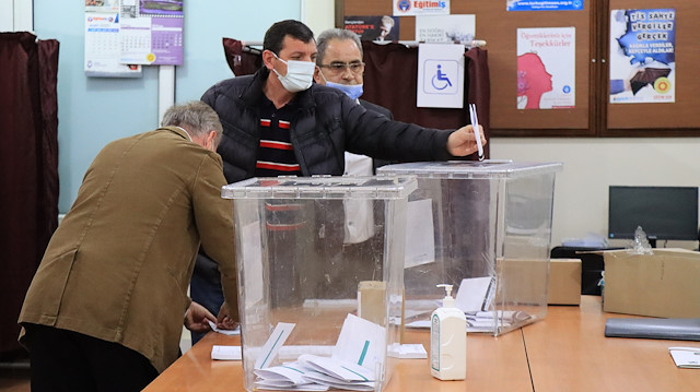 İlk kez bir Türk Cumhurbaşkanlığına aday olunca binlerce kişi oy kullanmak için sandığa koştu