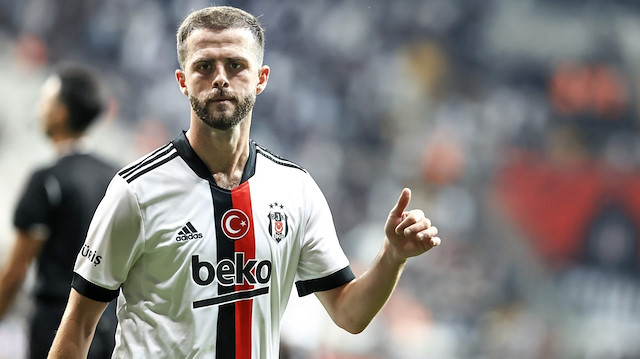 Beşiktaş formasıyla çıktığı 8 maçta 4 asist yaptı.
