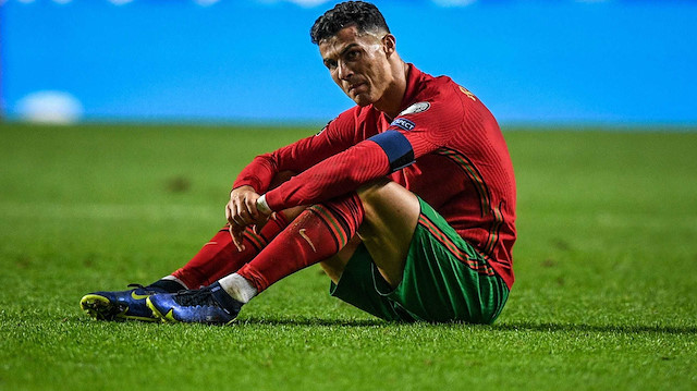 Ronaldo son düdüğün ardından büyük üzüntü yaşadı.