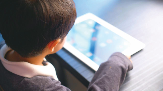 Sosyal Medya Çalışma Grubu, internet üzerinden çocuklar için sakıncalı içerikleri tespit edip,  kaldırılmasını sağlıyor.
