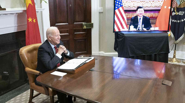 ABD Başkanı Joe Biden ve Çin Devlet Başkanı Xi Jinping, iki ülke arasındaki gerginliğin sıcak çatışmaya dönmesine ilişkin endişeler artarken video konferans yoluyla ilk yüz yüze görüşmelerini gerçekleştirdi. 
