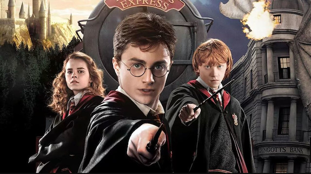 Harry Potter ekibi, Hogwarts'a geri dönüyor.
