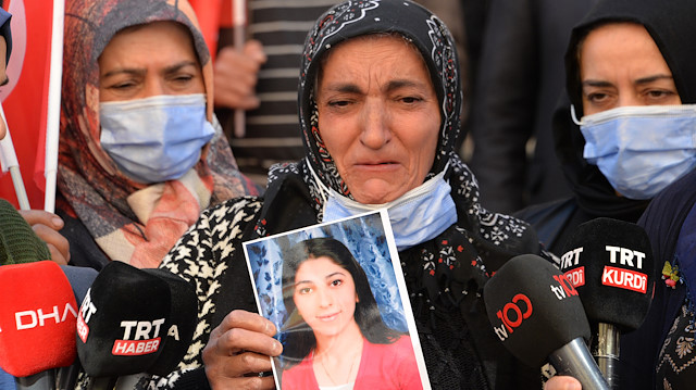Hakkarili anne, 8 yıldır PKK’nın elinde olan kızı için evlat nöbetine dahil oldu.
