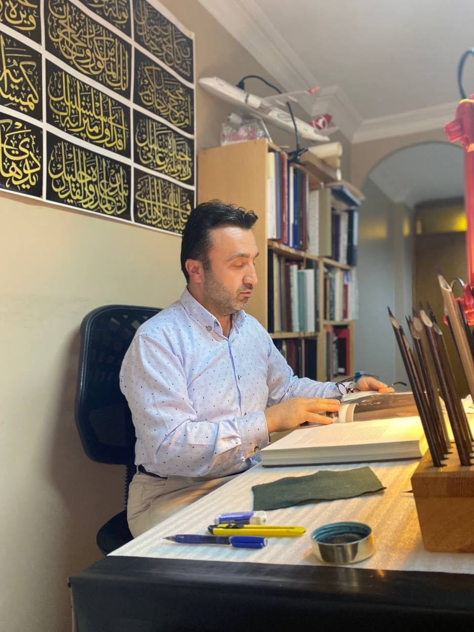 Hattat Ahmet Kutluhan.