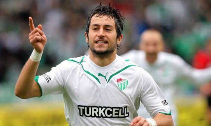 Bursaspor'un tarihi şampiyonluğunda 8 gol 5 asistlik katkı sağlamıştı.