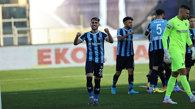 Adana Demirsporlu futbolcuların gol sevinci
