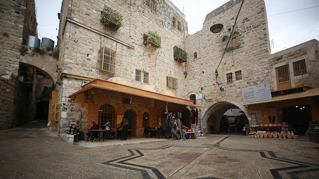 Filistin'in iki yüzyıllık kahvehanesi zamana ve İsrail'in baskılarına meydan okuyor