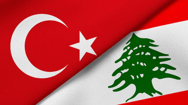 Türk ve Lübnan bayrağı