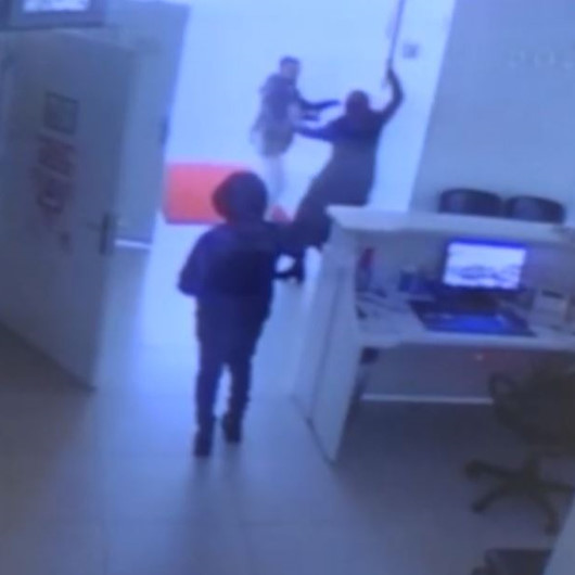 Diyarbakırda Kilo vermelisin diyen doktora bıçakla saldıran hasta kamerada