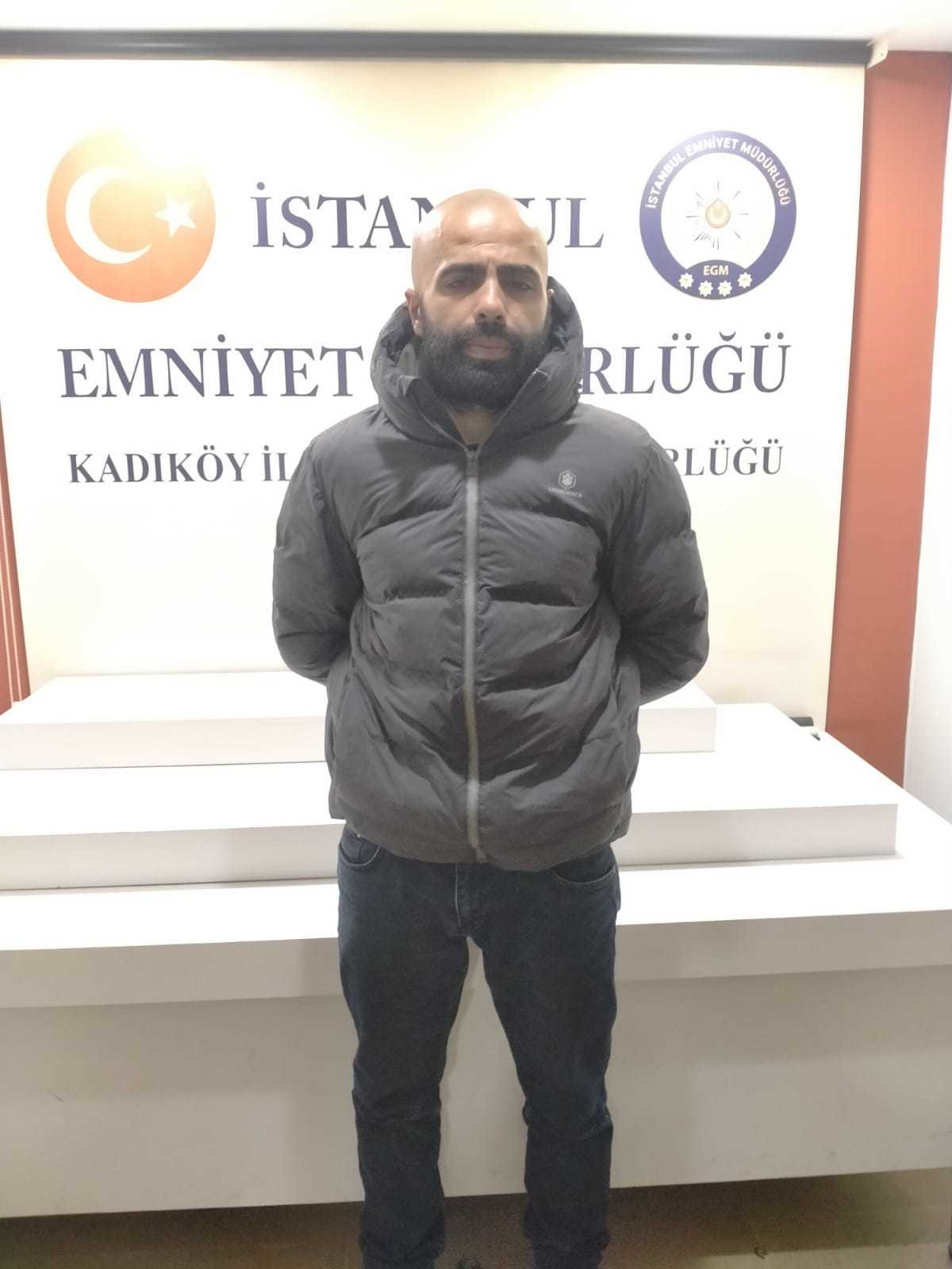 Bıçaklı saldırgan kısa sürede yakalanarak gözaltına alındı.