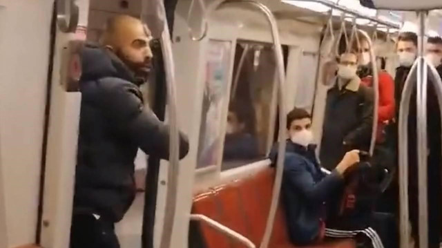 Kadıköy metrosunda kadın yolcuyu bıçakla tehdit eden saldırgan yakalandı