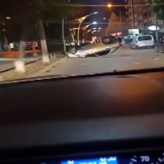 Mersinde sosyal medyada canlı yayın sırasında kaza anı kamerada