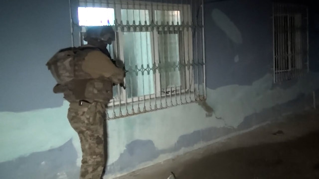 Adana'da PKK'ya şafak operasyonu: 17 gözaltı