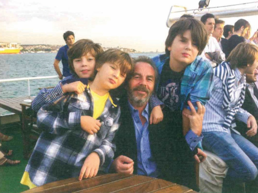 Soldan sağa: Emir Dursun Olçok, Cahar Şamil, Erol Olçok, Abdullah Tayyip Olçok