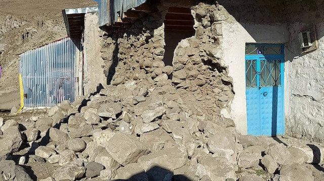 Erzurum'daki depremde bazı evlerde hasar meydana gelmişti. 