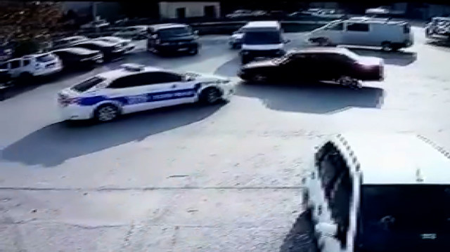Drift yapan sürücünün polisle buruna gelince kaçtığı anlar kamerada