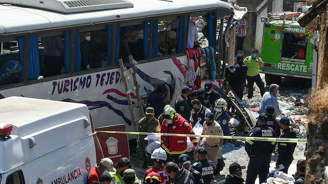 Meksika'da otobüs evlere çarptı: 19 kişi hayatını kaybetti.