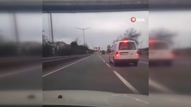 Trafikte ayna kullanmamanın sonu kazayla bitti: Trabzon'daki kaza araç kamerasında