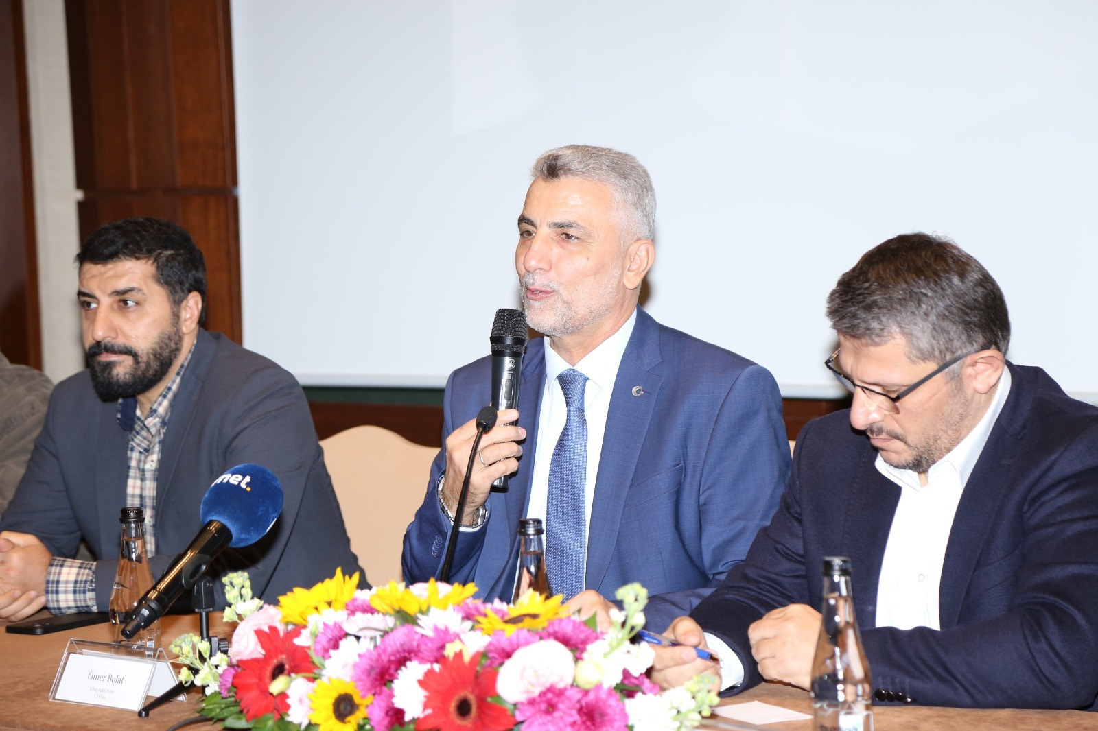 yenisafak.com İnternet Haber Müdürü Ersin Çelik, Albayrak Grubu CEO'su Ömer Bolat ve Yeni Şafak Gazetesi Genel Yayın Yönetmeni Hüseyin Likoğlu.