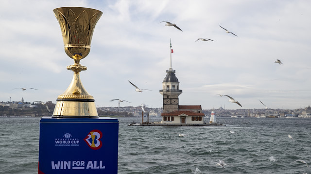 كأس بطولة العالم لكرة السلة يُعرض في إسطنبول