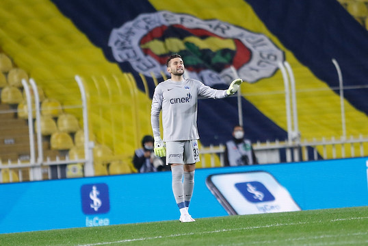 Ertuğrul Taşkıran bu sezon çıktığı 9 resmi maçta kalesinde 13 gol gördü.