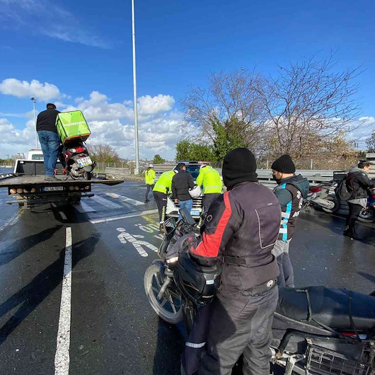 Trafiğe çıkan motosikletlilere ceza yağdı