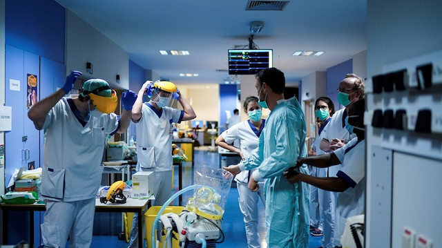 Omicron alarmı! Hastaneye yatışlar yüzde 330'a yükseldi: Uzmanlar artışın nedenini açıkladı