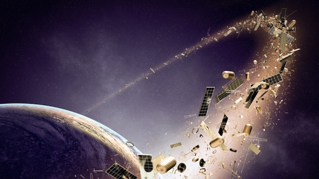 Uzay yürüyüşüne çöp engeli: Büyük tehlike arz ediyor