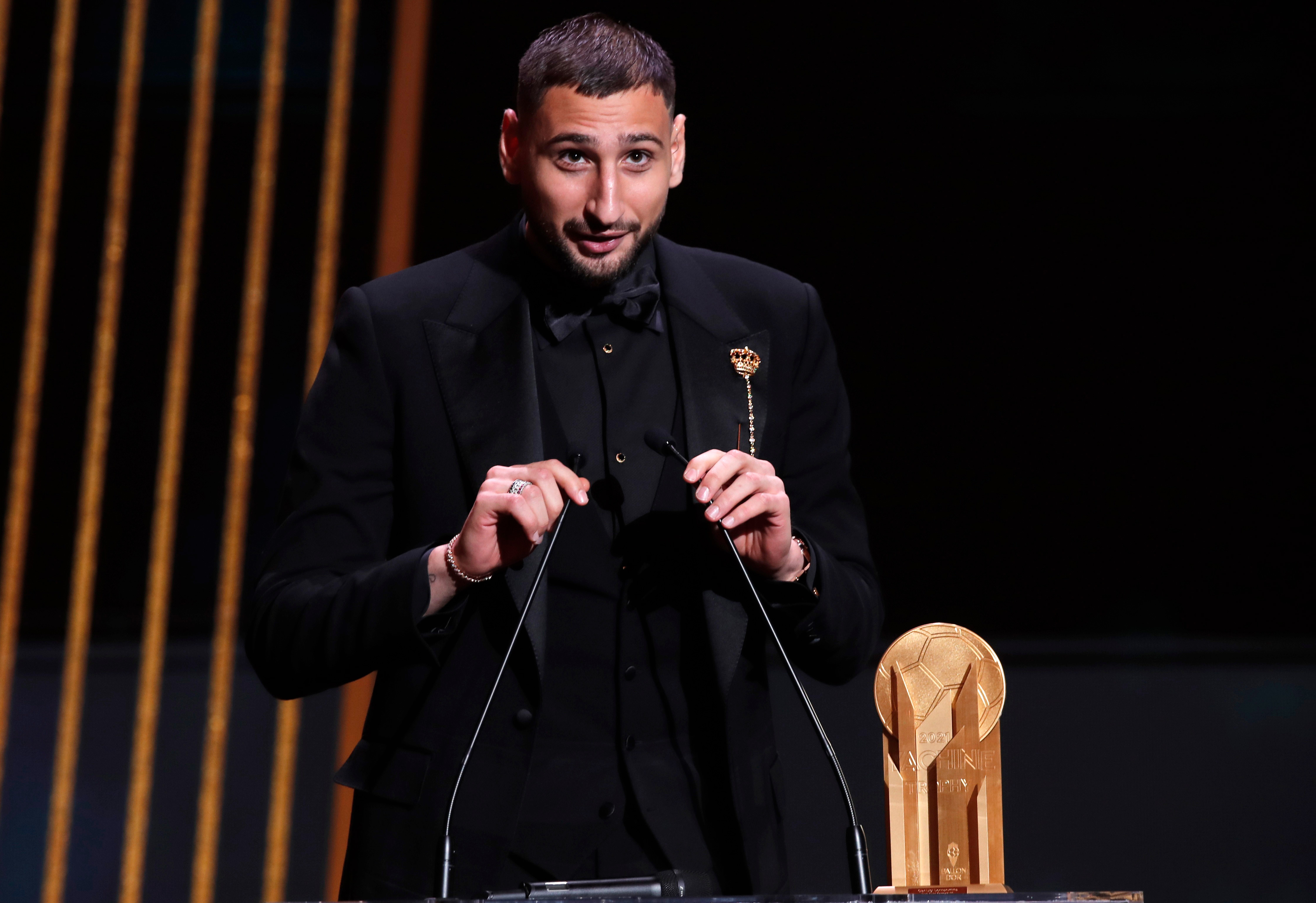 Yılın en iyi kalecisi ödülünü 22 yaşındaki Donnarumma aldı.