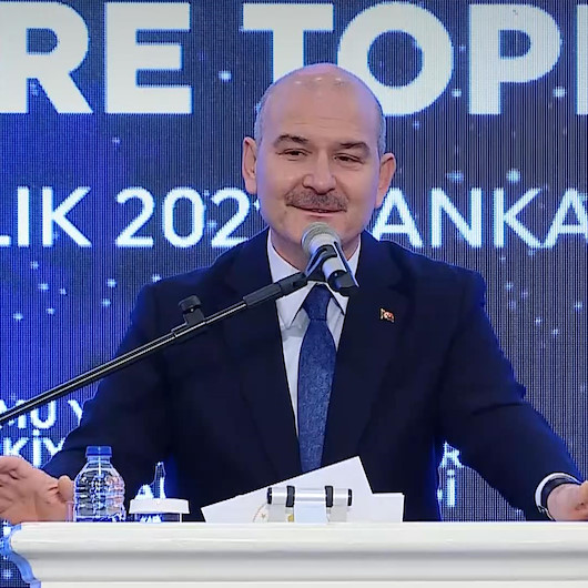 Bakan Soyludan emekli polislere: Sizde hala memleket vazifesine hazır çakı gibi bir vatan cephesi gördüm