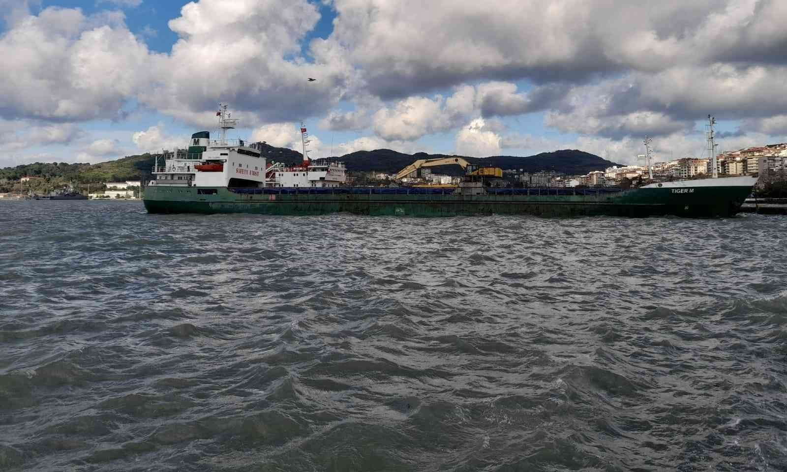 kopan halatin carpip denize dustu arama calismalari suruyor yeni safak kopan halatin carpip denize dustu arama calismalari suruyor yeni safak