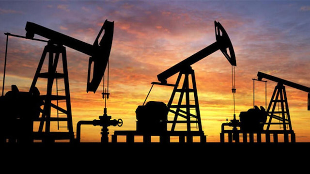 النفط يتحول للهبوط بعد تقارير عن تثبيت "أوبك " زيادة الإنتاج 