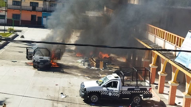 Meksika’da belediye başkanına kızan halk belediye binasını ateşe verdi