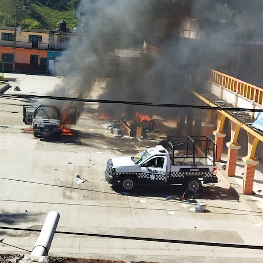 Meksika’da belediye başkanına kızan halk belediye binasını ateşe verdi