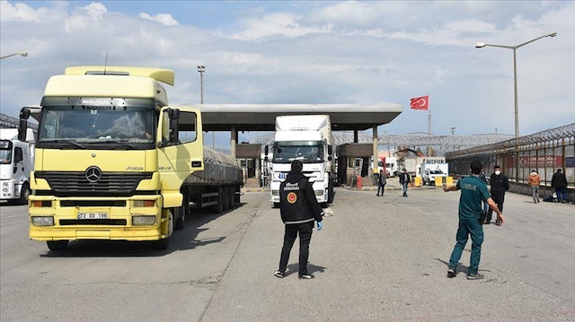 عدد الشاحنات المارة من معبر خابور بين تركيا والعراق يحطم رقما قياسيا