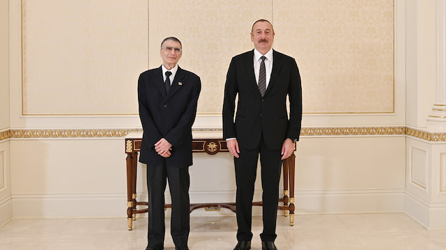 علييف يلتقي عالما تركيا حائزا على جائزة نوبل
