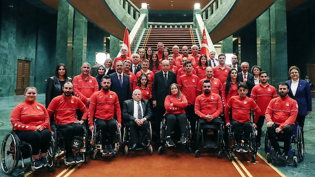 Cumhurbaşkanı Erdoğan, paralimpik oyunlarda madalya kazanan sporcuları kabul etti.