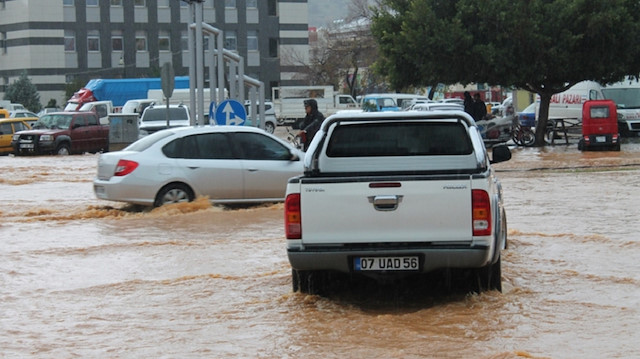 Meteorolojiden Antalya'da şiddetli yağış uyarısı