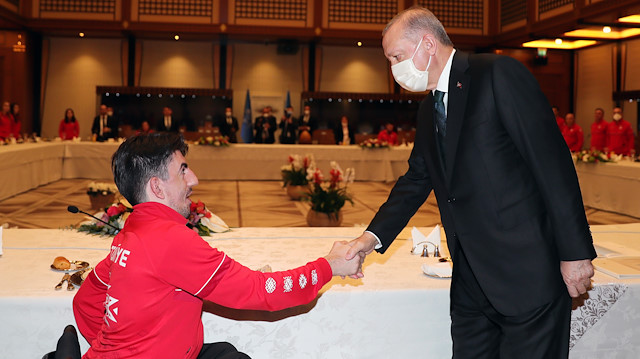 أردوغان يلتقي رياضيين فازوا في منافسات "طوكيو 2020"